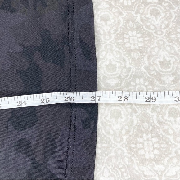 Lululemon Racerback Activewear Workout Tank Top in Incognito Camo Multi Grey - Picture 7 of 7